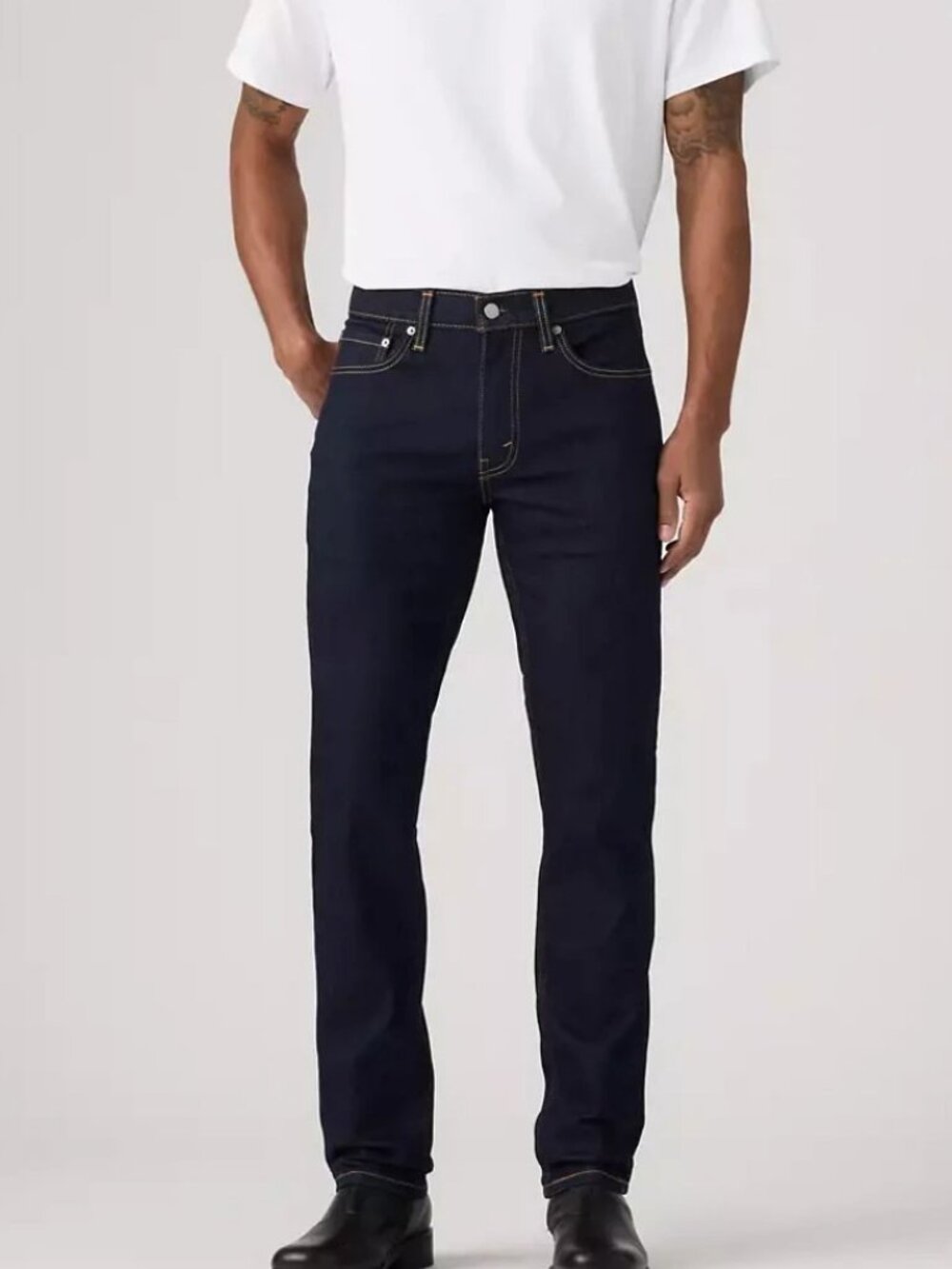 LEVI'S men's jeans size 33x32 LIKE NEW